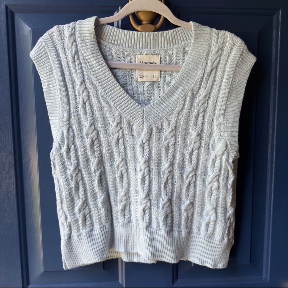 Abercrombie & Fitch bnwot {small} baby blue cable knit sweater vest
